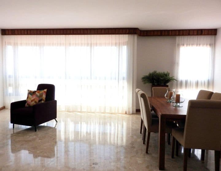 4 bedrooms apartment for rent in Las Palmas de Gran Canaria, Spain - Image 11