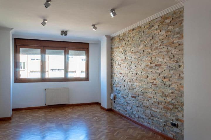 3 bedrooms apartment for rent in Majadahonda, Spain - Image 3