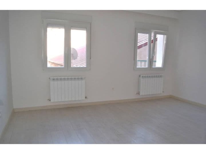 2 bedrooms apartment for rent in Palencia, Spain - Image 9