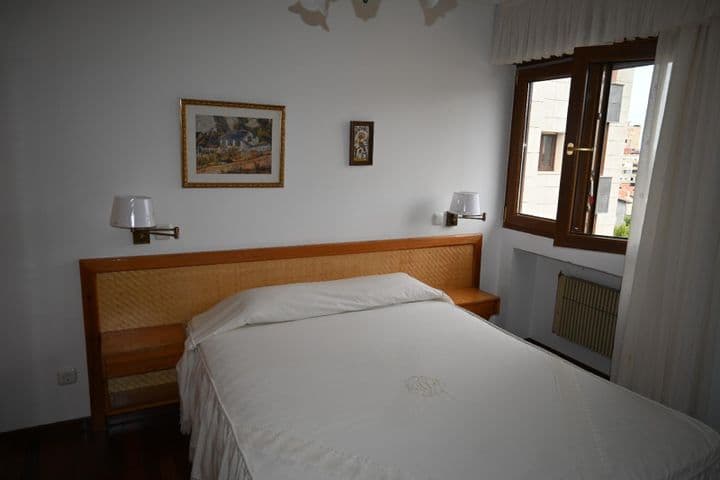 2 bedrooms apartment for rent in Santander, Spain - Image 7