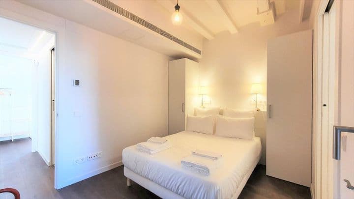 2 bedrooms apartment for rent in Barcelona, Spain - Image 12