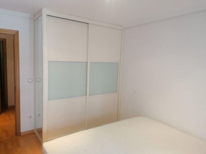 1 bedroom apartment for rent in Zaragoza, Spain - Image 2