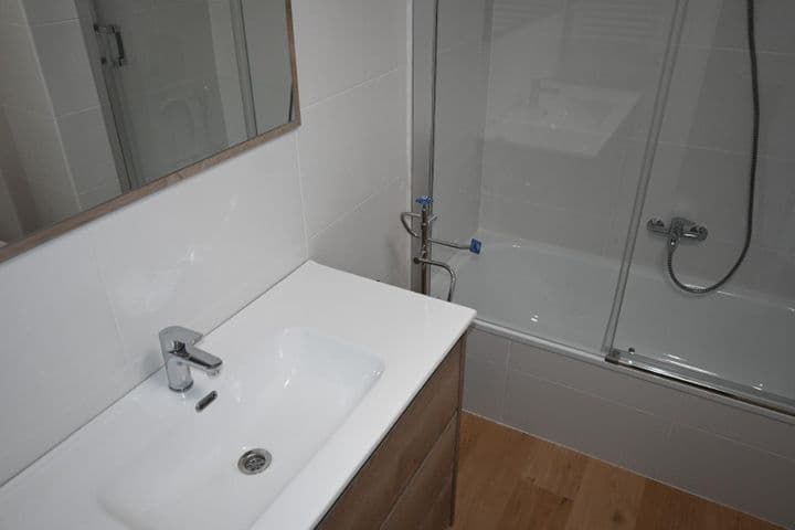 4 bedrooms apartment for rent in Santander, Spain - Image 9