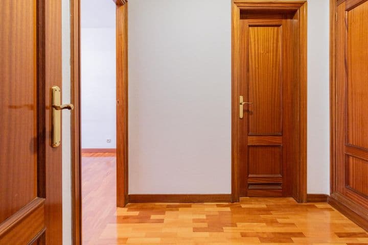 3 bedrooms apartment for rent in Pamplona, Spain - Image 12