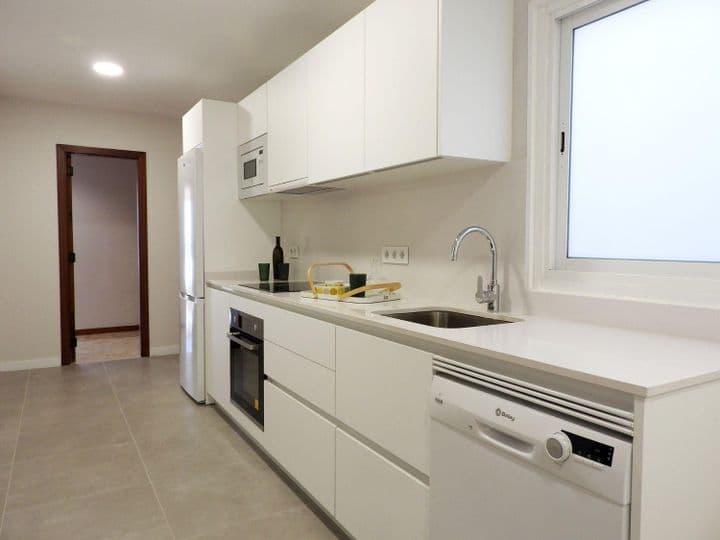 4 bedrooms apartment for rent in Las Palmas de Gran Canaria, Spain - Image 7