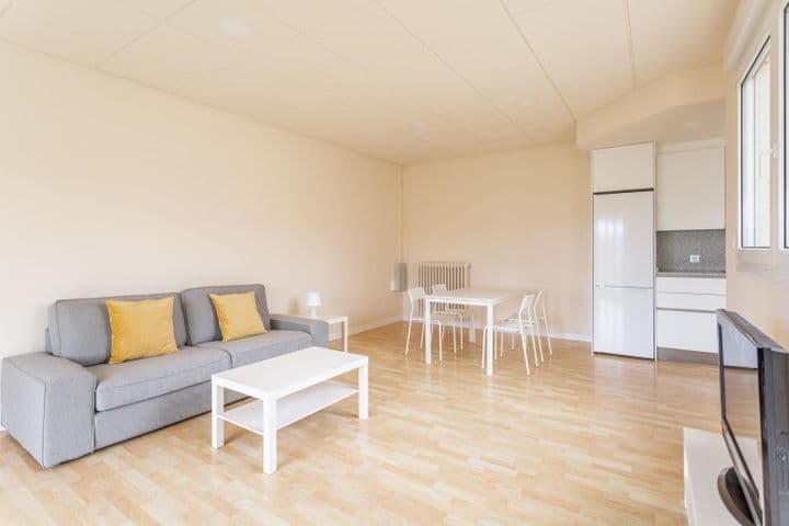 1 bedroom apartment for rent in Pamplona, Spain - Image 9