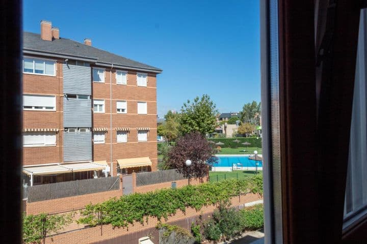 3 bedrooms apartment for rent in Majadahonda, Spain - Image 32