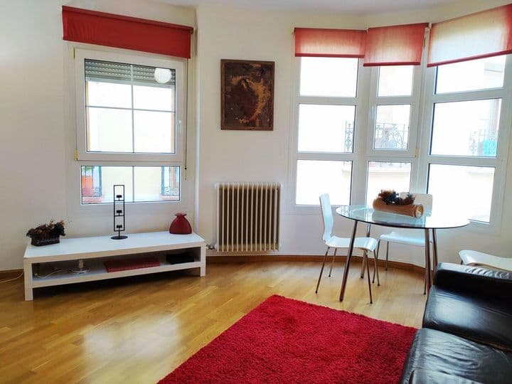 2 bedrooms apartment for rent in Zaragoza, Spain - Image 6