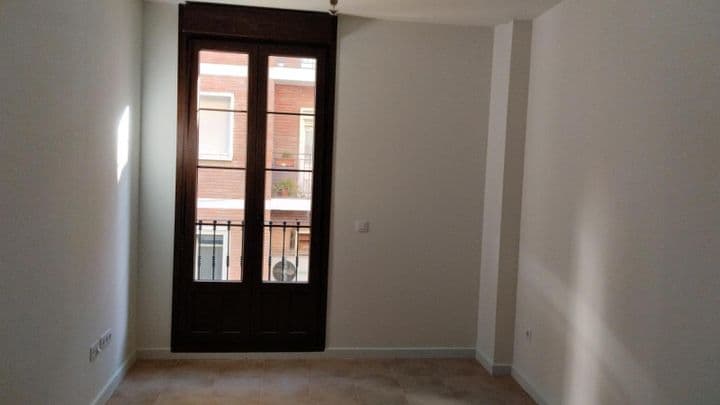 1 bedroom apartment for rent in Zaragoza, Spain - Image 11