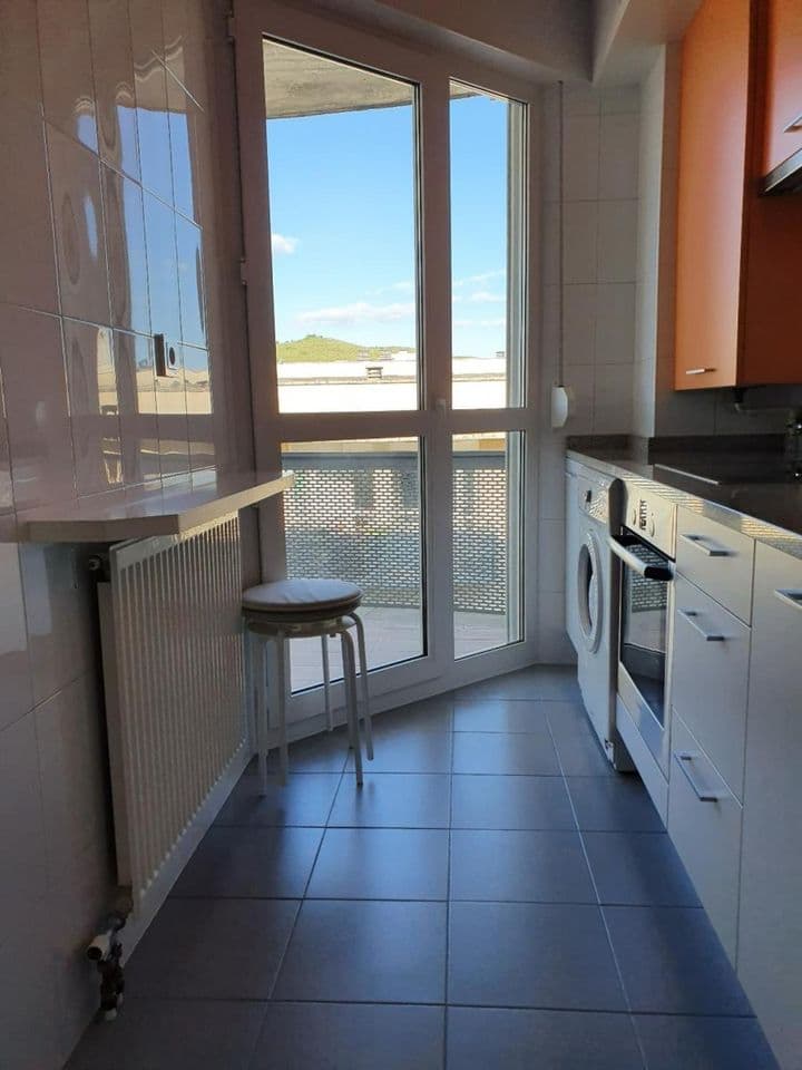 2 bedrooms apartment for rent in Pamplona, Spain - Image 13