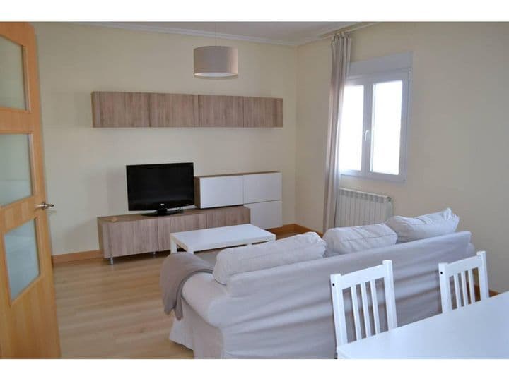 2 bedrooms apartment for rent in Palencia, Spain - Image 2