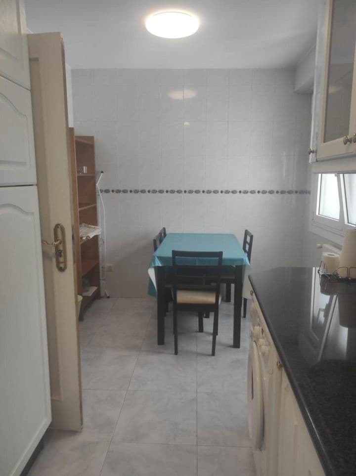 4 bedrooms apartment for rent in Santiago de Compostela, Spain - Image 10