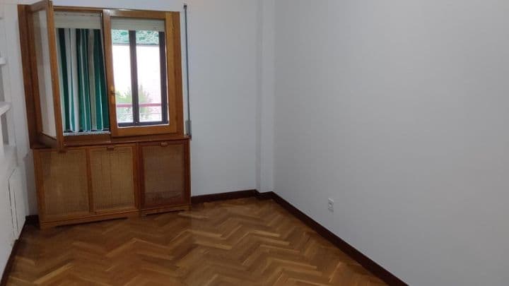 4 bedrooms apartment for rent in Zaragoza, Spain - Image 17