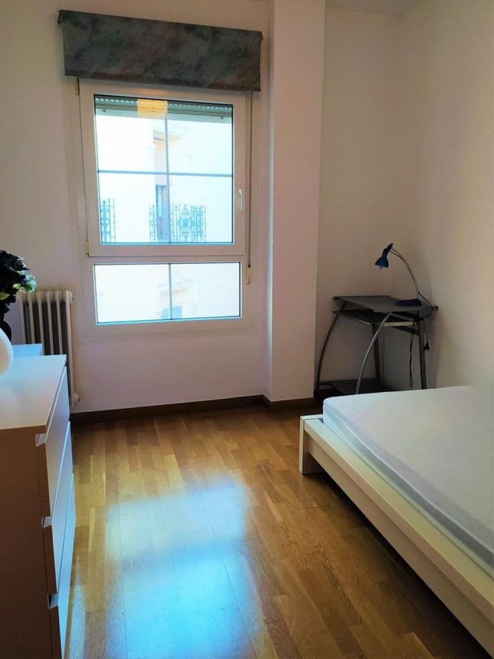 2 bedrooms apartment for rent in Zaragoza, Spain - Image 19