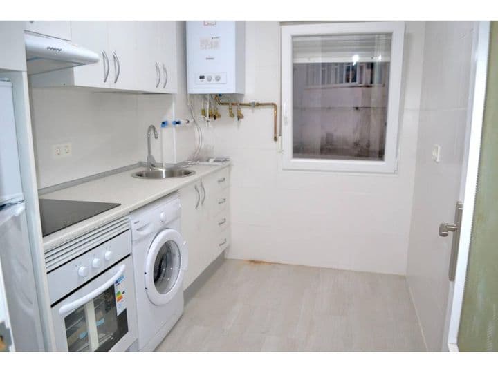 2 bedrooms apartment for rent in Palencia, Spain - Image 3