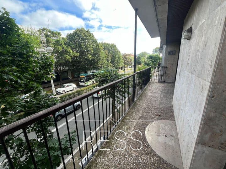 4 bedrooms apartment for rent in Donostia-San Sebastian, Spain - Image 3