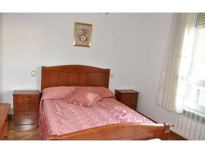 2 bedrooms apartment for rent in Palencia, Spain - Image 23