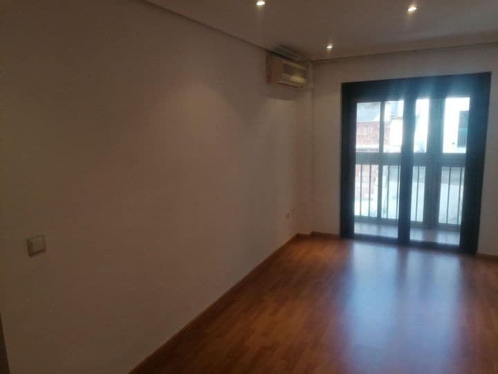 1 bedroom apartment for rent in Zaragoza, Spain - Image 19