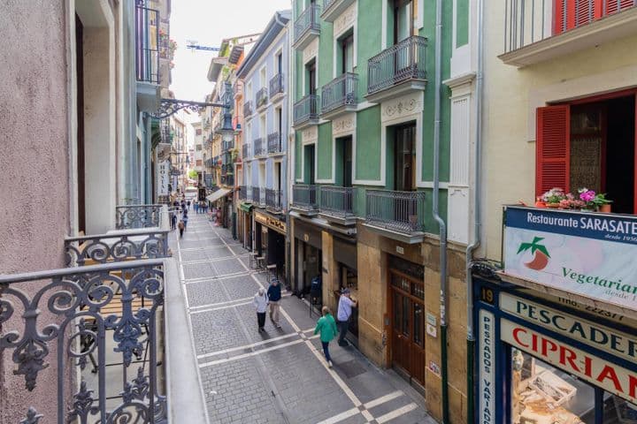 2 bedrooms apartment for rent in Pamplona, Spain - Image 2