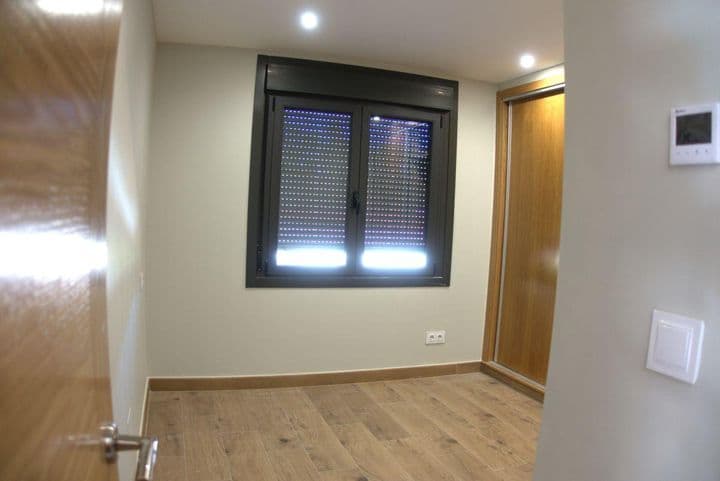 2 bedrooms apartment for rent in O Porrino, Spain - Image 10