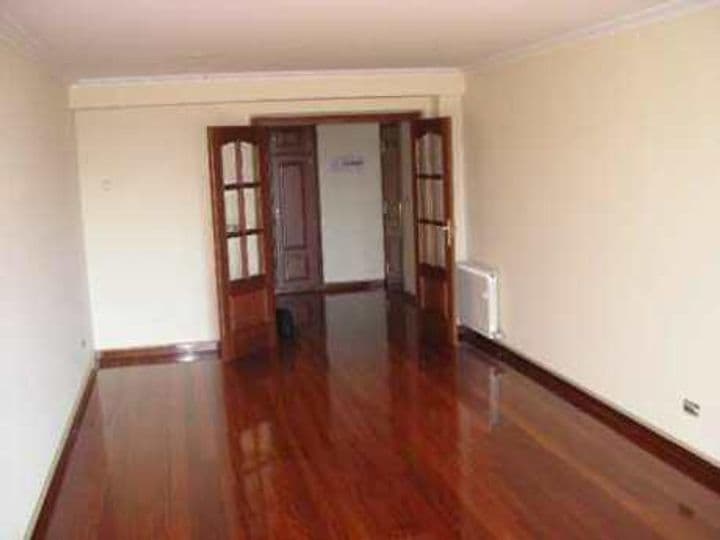 4 bedrooms apartment for rent in Vigo, Spain - Image 3