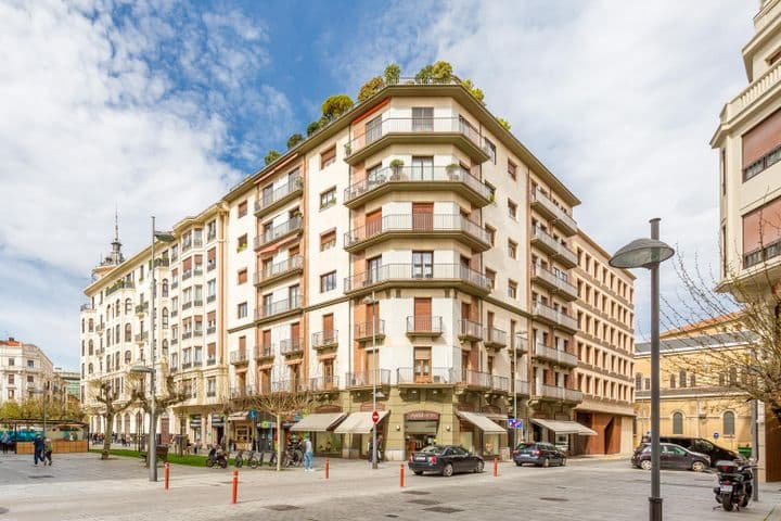 1 bedroom apartment for rent in Pamplona, Spain - Image 6