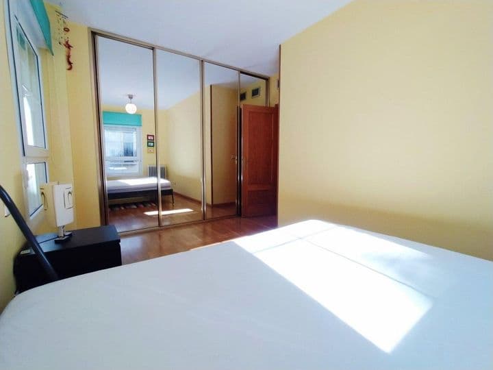 2 bedrooms apartment for rent in Zaragoza, Spain - Image 4