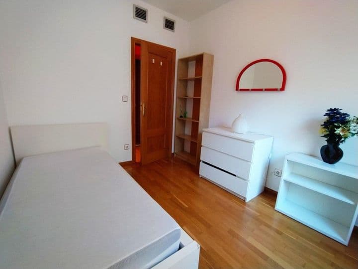 2 bedrooms apartment for rent in Zaragoza, Spain - Image 7