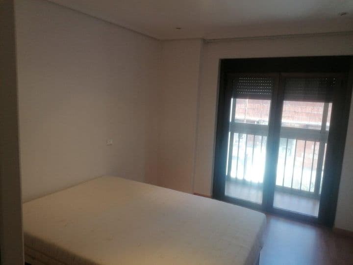 1 bedroom apartment for rent in Zaragoza, Spain - Image 11