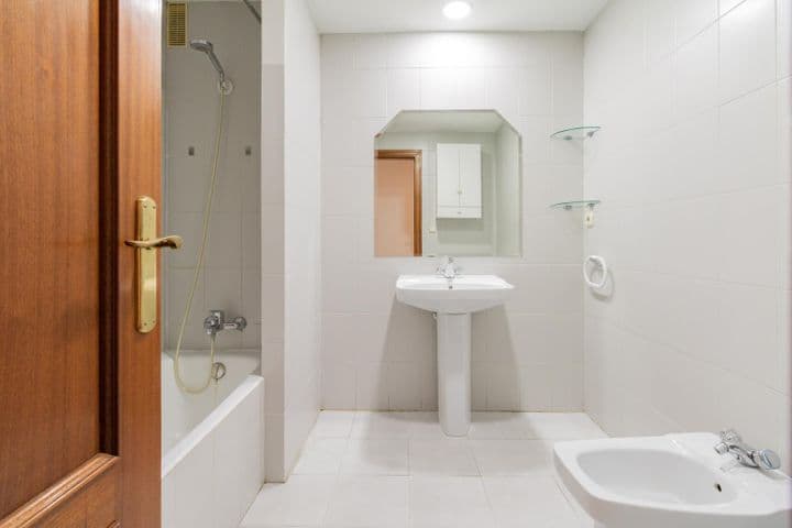 3 bedrooms apartment for rent in Pamplona, Spain - Image 21