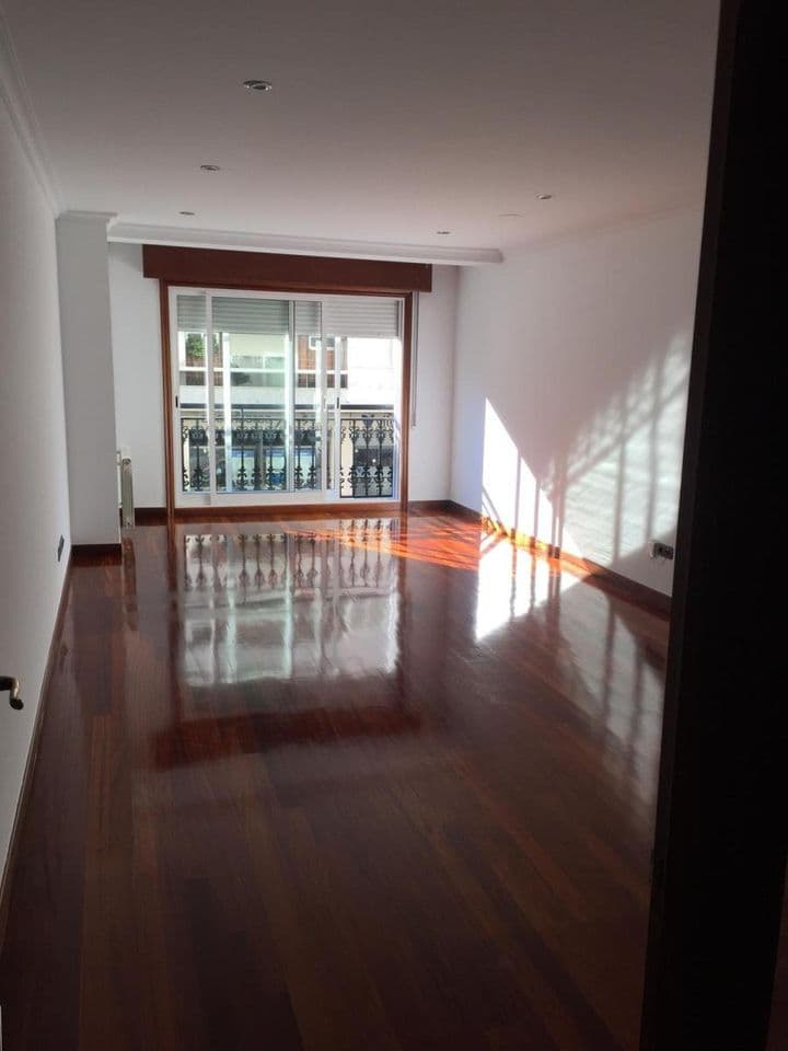 4 bedrooms apartment for rent in Vigo, Spain - Image 2