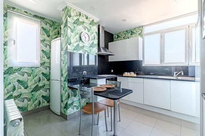 2 bedrooms apartment for rent in Madrid, Spain - Image 40