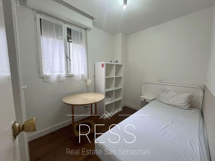 4 bedrooms apartment for rent in Donostia-San Sebastian, Spain - Image 12