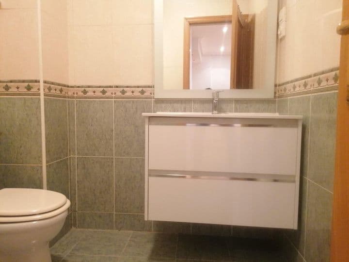 1 bedroom apartment for rent in Zaragoza, Spain - Image 4