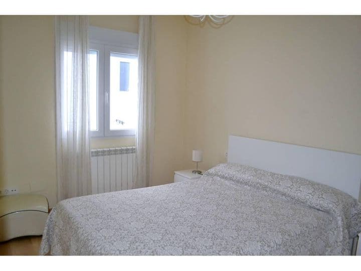 2 bedrooms apartment for rent in Palencia, Spain - Image 3