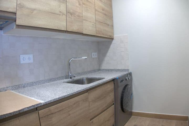 2 bedrooms apartment for rent in O Porrino, Spain - Image 3