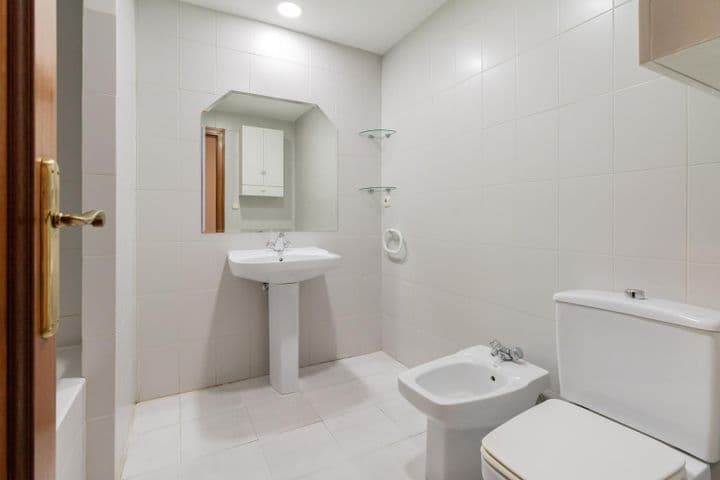 3 bedrooms apartment for rent in Pamplona, Spain - Image 22