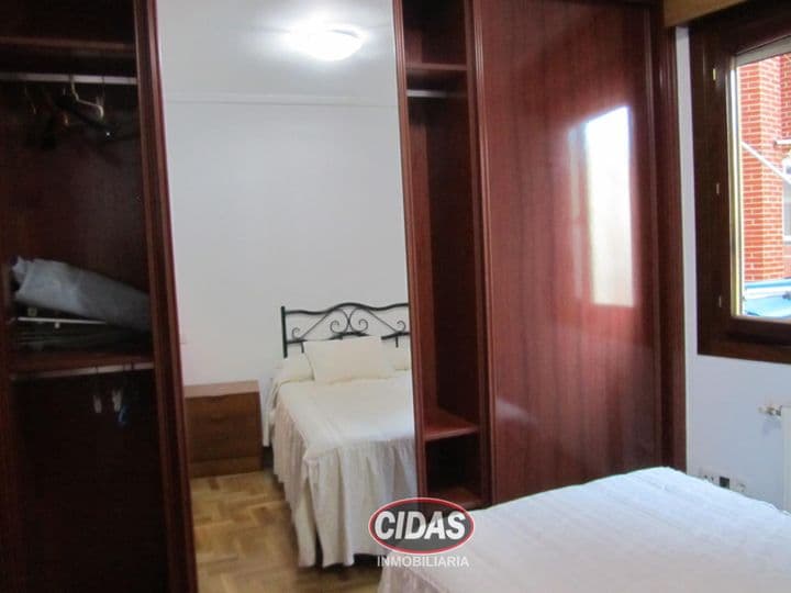 4 bedrooms apartment for rent in Oviedo, Spain - Image 8