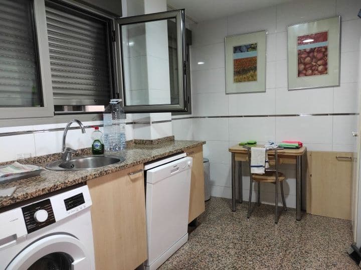 1 bedroom apartment for rent in Zaragoza, Spain - Image 5