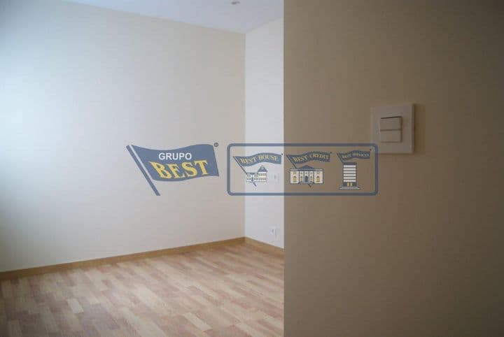 3 bedrooms apartment for rent in Leon, Spain - Image 2