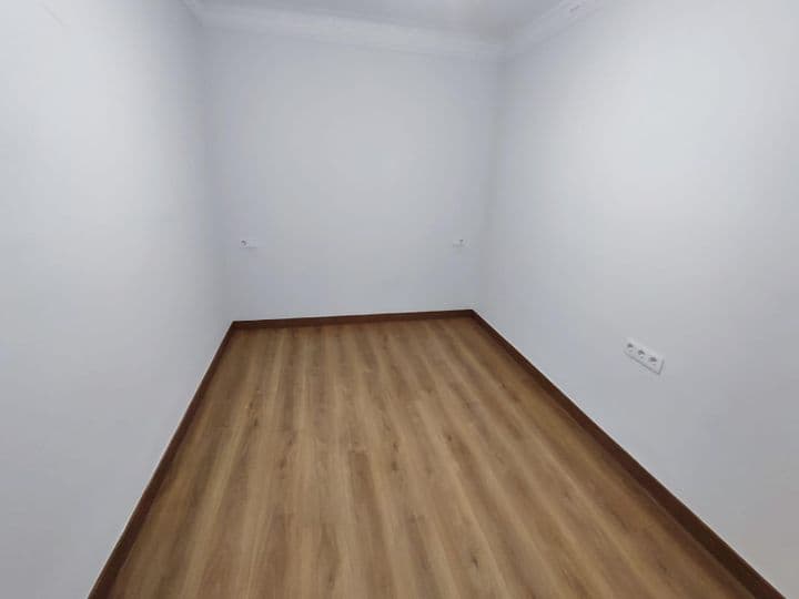 1 bedroom apartment for rent in Leon, Spain - Image 4