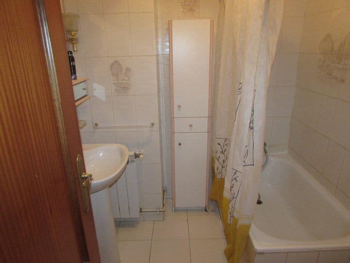 4 bedrooms apartment for rent in Albacete, Spain - Image 11