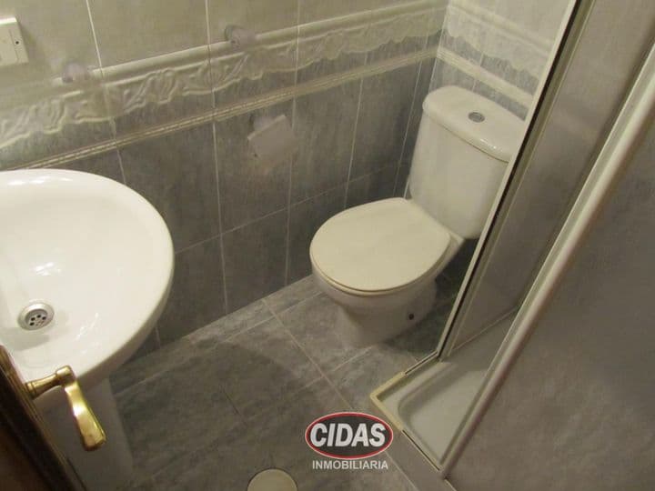 4 bedrooms apartment for rent in Oviedo, Spain - Image 9