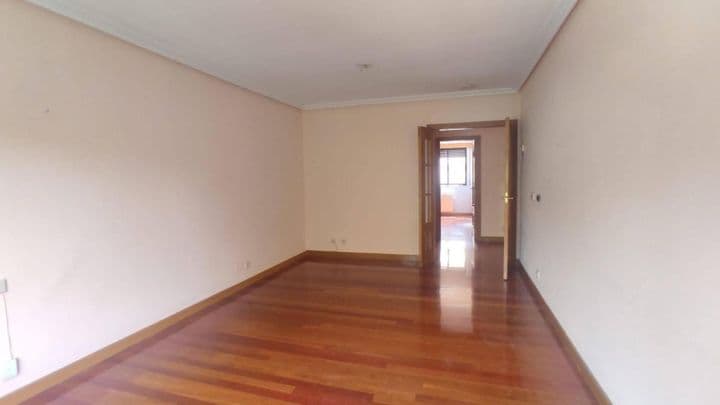 2 bedrooms apartment for rent in Valladolid, Spain - Image 7