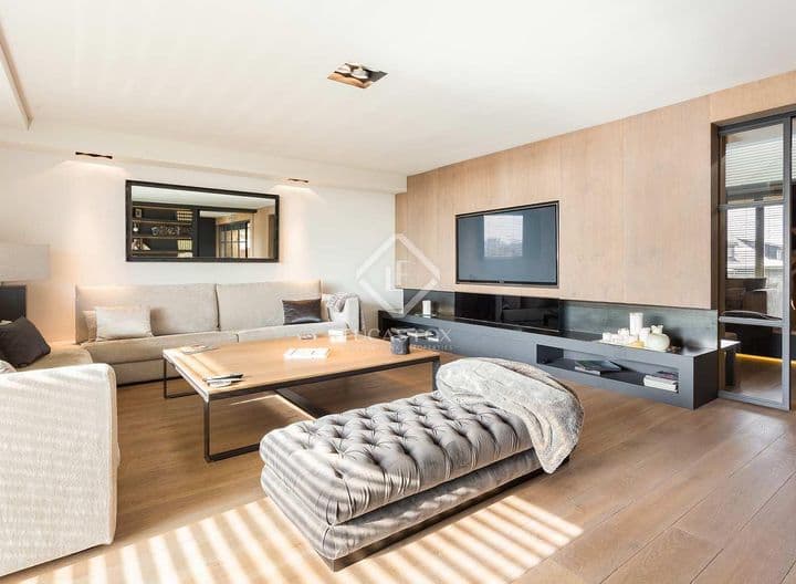 4 bedrooms apartment for rent in Barcelona, Spain - Image 2