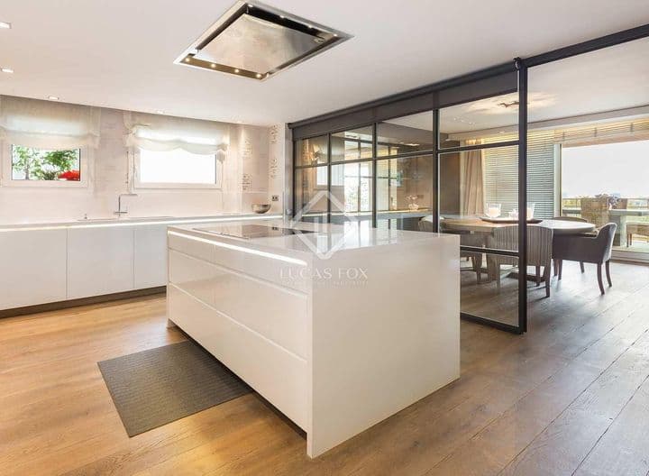 4 bedrooms apartment for rent in Barcelona, Spain - Image 9