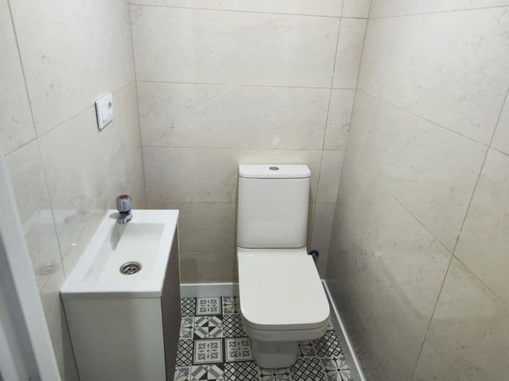 1 bedroom apartment for rent in Leon, Spain - Image 6