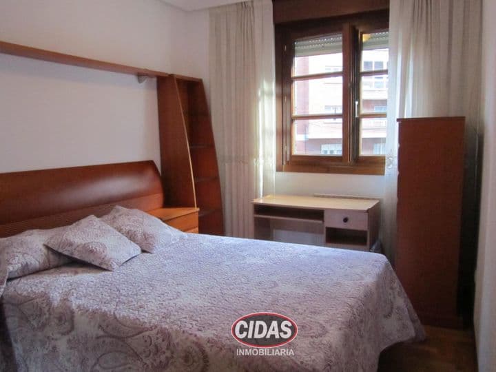 4 bedrooms apartment for rent in Oviedo, Spain - Image 10