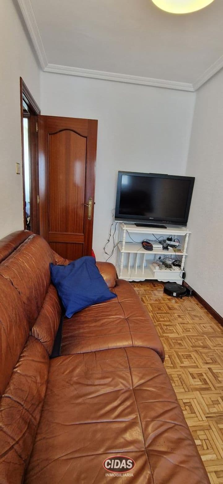 1 bedroom apartment for rent in Oviedo, Spain - Image 7