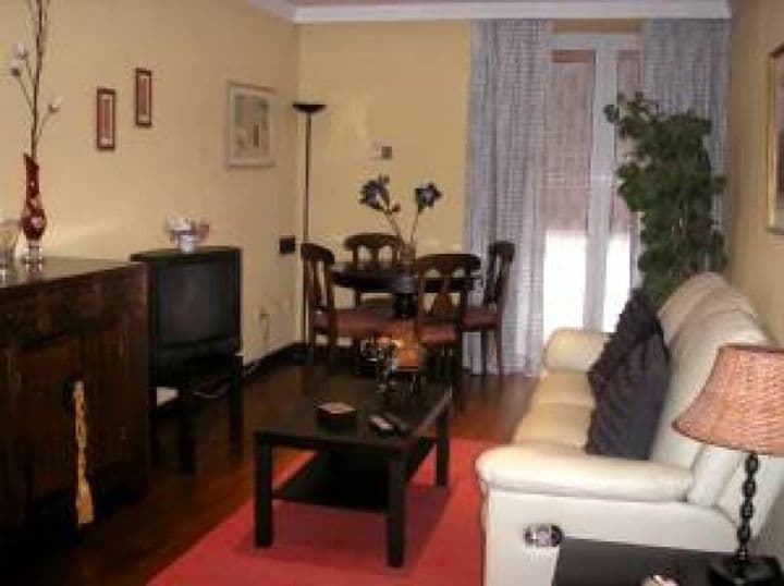 1 bedroom apartment for rent in Valladolid, Spain - Image 6